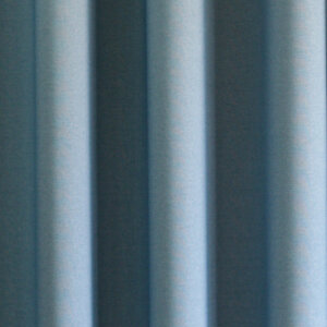 RIMINI - Szolidan elegáns, exkluzív megjelenésű, egyszínű, sűrű szövésű textil sötétítő függöny, 300 cm, halvány kék