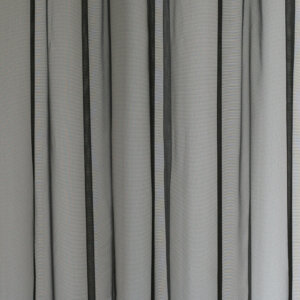 RIVA - Egyszínű,  fényáteresztő organza függöny, ólomzsinóros, 295 cm, fekete